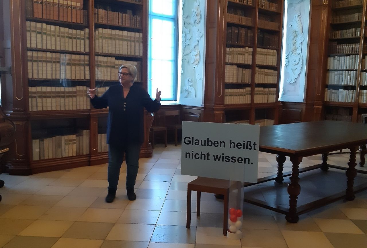 Blick in die Stiftsbibliothek